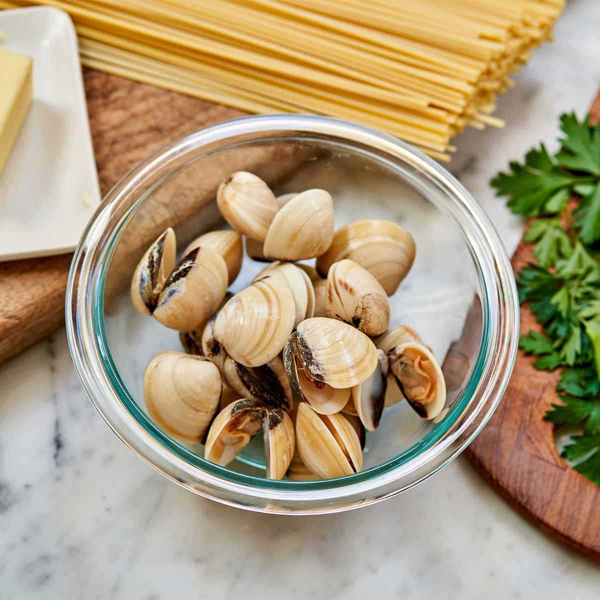 Hardshell clams in a bowl 