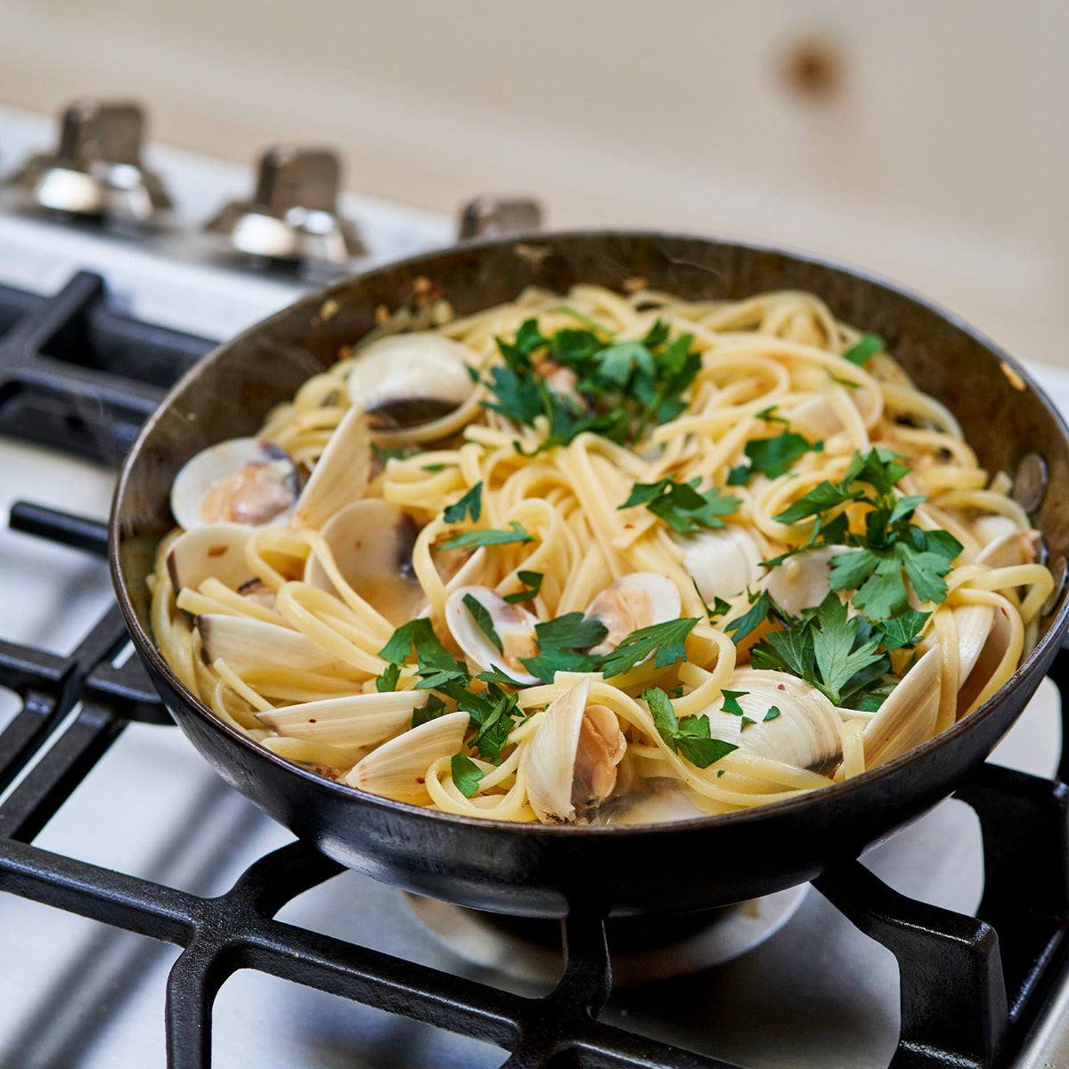 Hardshell clams in fettucine pasta 